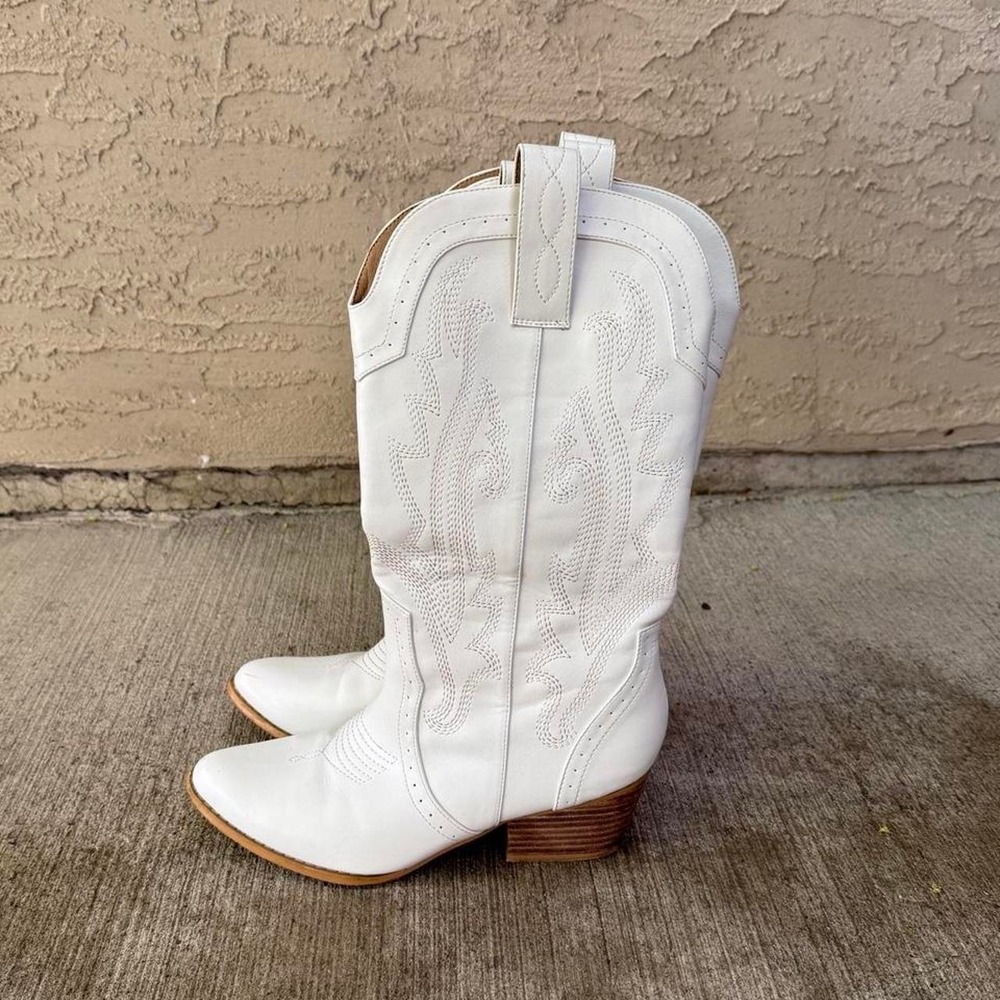 WHITE FAUX LEATHER COWBOY BOOTS